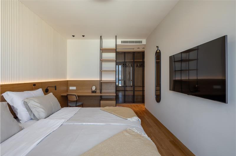 4 Bedroom Luxury Villa with Heated Pool and boat mooring, Ciovo near Trogir – Sleeps 8