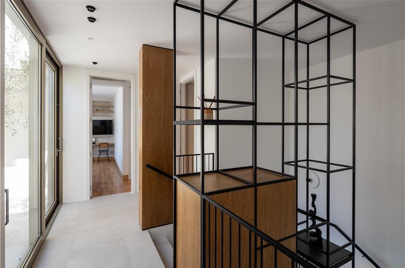 4 Bedroom Luxury Villa with Heated Pool and boat mooring, Ciovo near Trogir – Sleeps 8