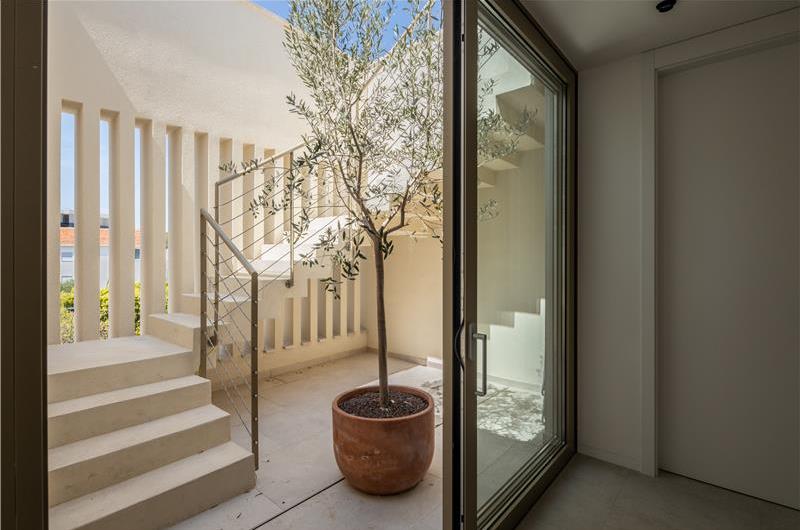 4 Bedroom Luxury Villa with Heated Pool and boat mooring, Ciovo near Trogir – Sleeps 8