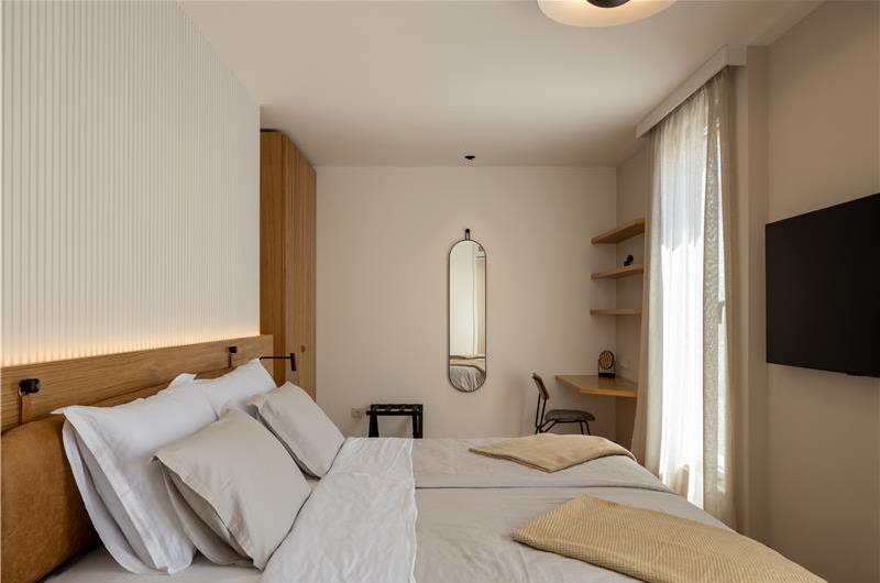 4 Bedroom Luxury Villa with Heated Pool and boat mooring, Ciovo near Trogir – Sleeps 8