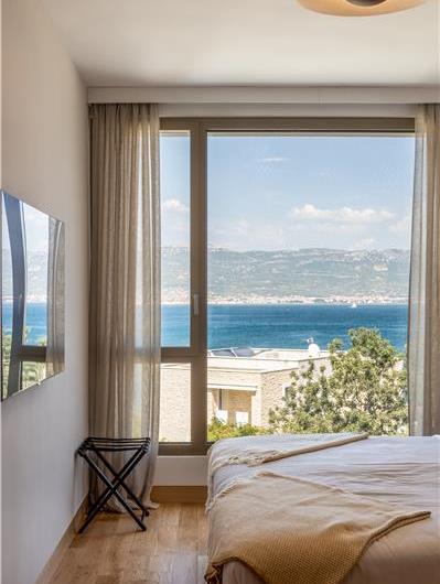 4 Bedroom Luxury Villa with Heated Pool and boat mooring, Ciovo near Trogir – Sleeps 8