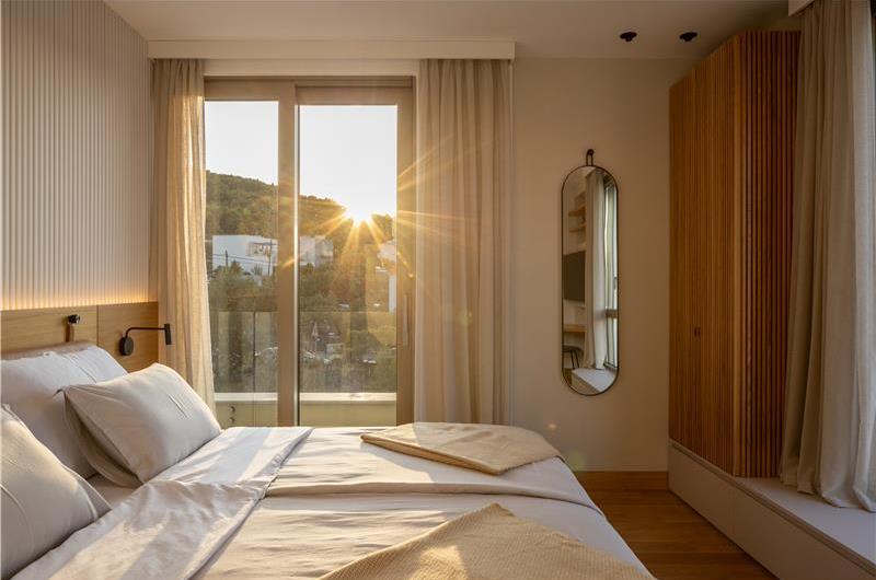 4 Bedroom Luxury Villa with Heated Pool and boat mooring, Ciovo near Trogir – Sleeps 8