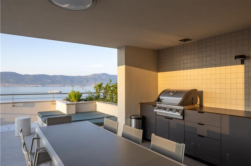 4 Bedroom Luxury Villa with Heated Pool and boat mooring, Ciovo near Trogir – Sleeps 8