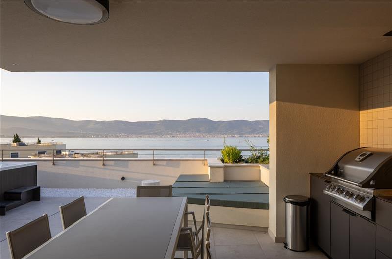 4 Bedroom Luxury Villa with Heated Pool and boat mooring, Ciovo near Trogir – Sleeps 8