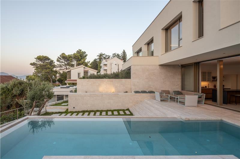 4 Bedroom Luxury Villa with Heated Pool and boat mooring, Ciovo near Trogir – Sleeps 8