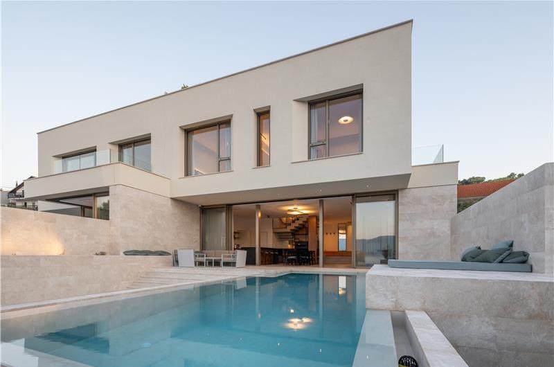 4 Bedroom Luxury Villa with Heated Pool and boat mooring, Ciovo near Trogir – Sleeps 8
