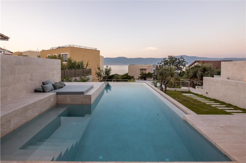 4 Bedroom Luxury Villa with Heated Pool and boat mooring, Ciovo near Trogir – Sleeps 8