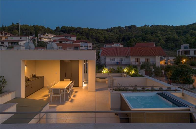 4 Bedroom Luxury Villa with Heated Pool and boat mooring, Ciovo near Trogir – Sleeps 8