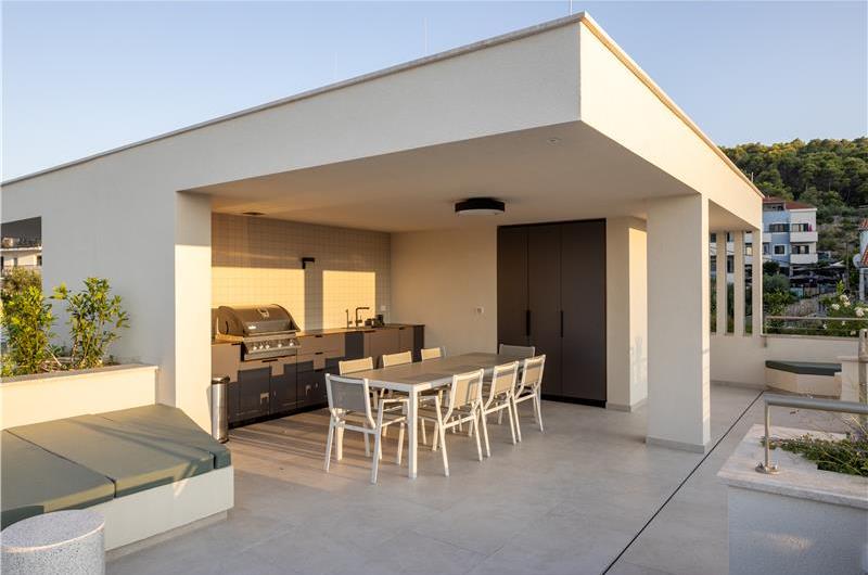 4 Bedroom Luxury Villa with Heated Pool and boat mooring, Ciovo near Trogir – Sleeps 8