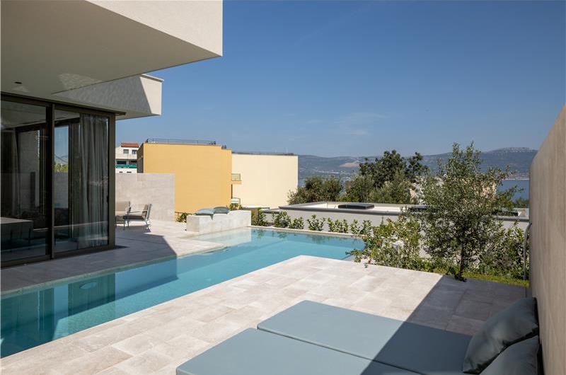 4-Bedroom Luxury Villa with Heated Pool, Ciovo near Trogir – Sleeps 8