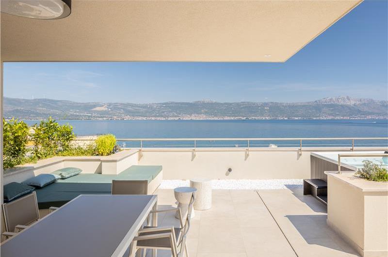 4-Bedroom Luxury Villa with Heated Pool, Ciovo near Trogir – Sleeps 8