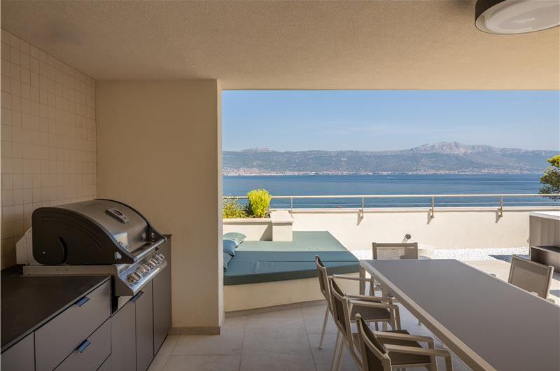 4-Bedroom Luxury Villa with Heated Pool, Ciovo near Trogir – Sleeps 8