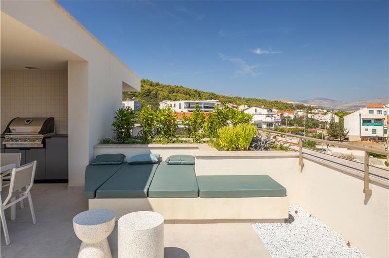 4-Bedroom Luxury Villa with Heated Pool, Ciovo near Trogir – Sleeps 8