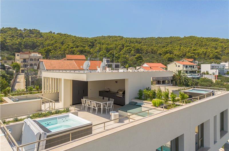 4-Bedroom Luxury Villa with Heated Pool, Ciovo near Trogir – Sleeps 8