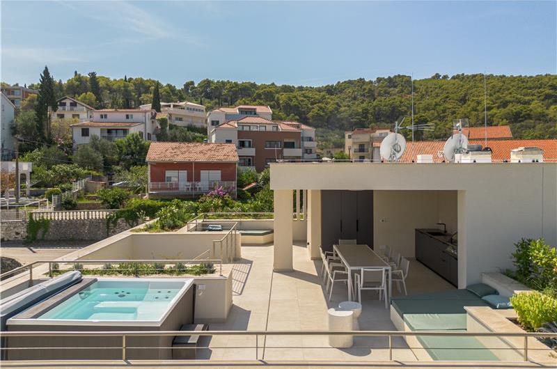 4-Bedroom Luxury Villa with Heated Pool, Ciovo near Trogir – Sleeps 8