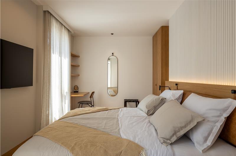 4-Bedroom Luxury Villa with Heated Pool, Ciovo near Trogir – Sleeps 8