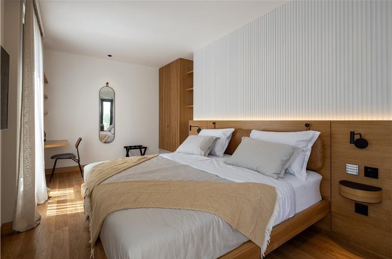 4-Bedroom Luxury Villa with Heated Pool, Ciovo near Trogir – Sleeps 8