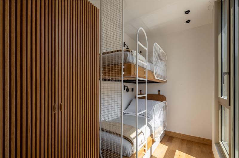 4-Bedroom Luxury Villa with Heated Pool, Ciovo near Trogir – Sleeps 8