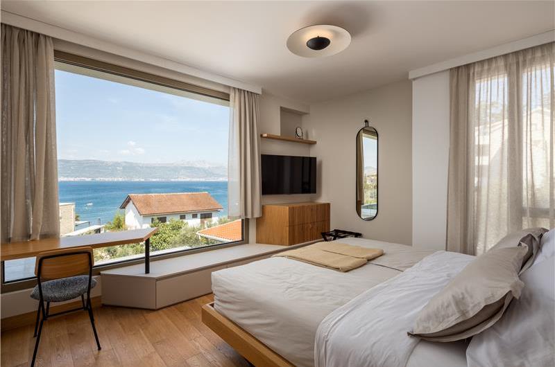 4-Bedroom Luxury Villa with Heated Pool, Ciovo near Trogir – Sleeps 8