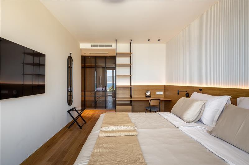 4-Bedroom Luxury Villa with Heated Pool, Ciovo near Trogir – Sleeps 8