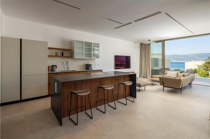 4-Bedroom Luxury Villa with Heated Pool, Ciovo near Trogir – Sleeps 8