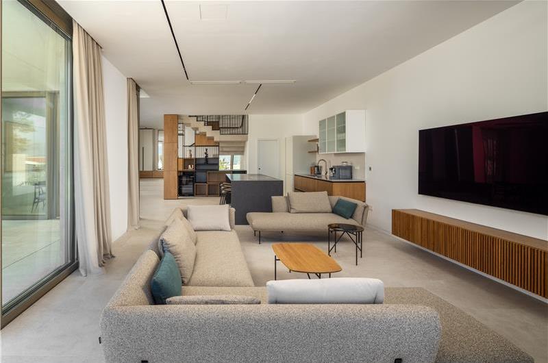 4-Bedroom Luxury Villa with Heated Pool, Ciovo near Trogir – Sleeps 8