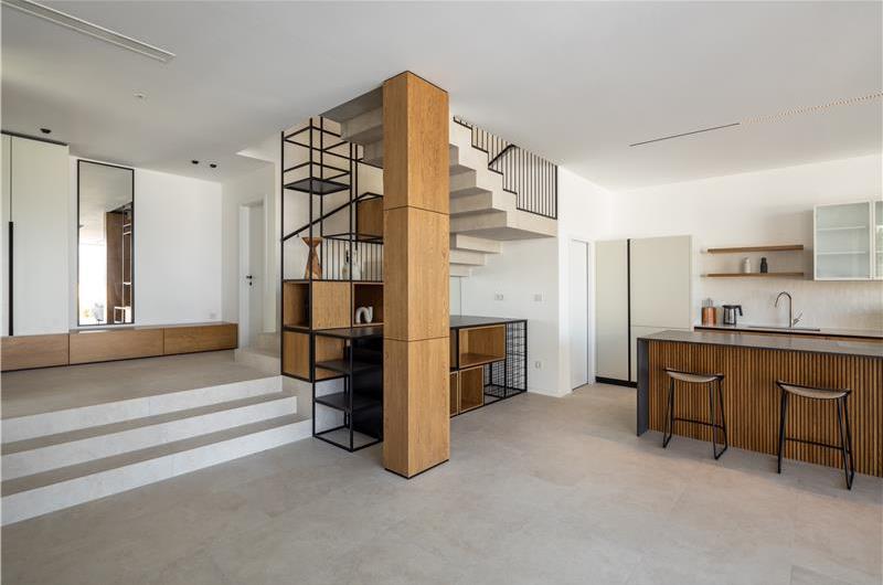 4-Bedroom Luxury Villa with Heated Pool, Ciovo near Trogir – Sleeps 8