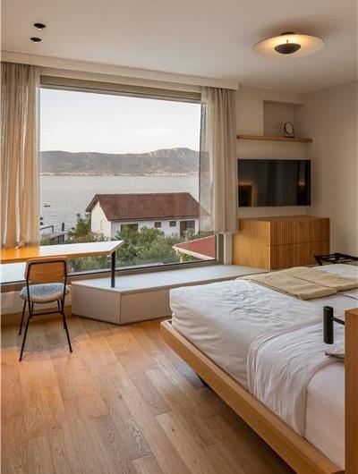 4-Bedroom Luxury Villa with Heated Pool, Ciovo near Trogir – Sleeps 8