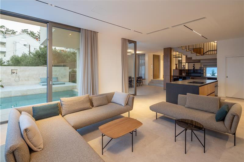 4-Bedroom Luxury Villa with Heated Pool, Ciovo near Trogir – Sleeps 8