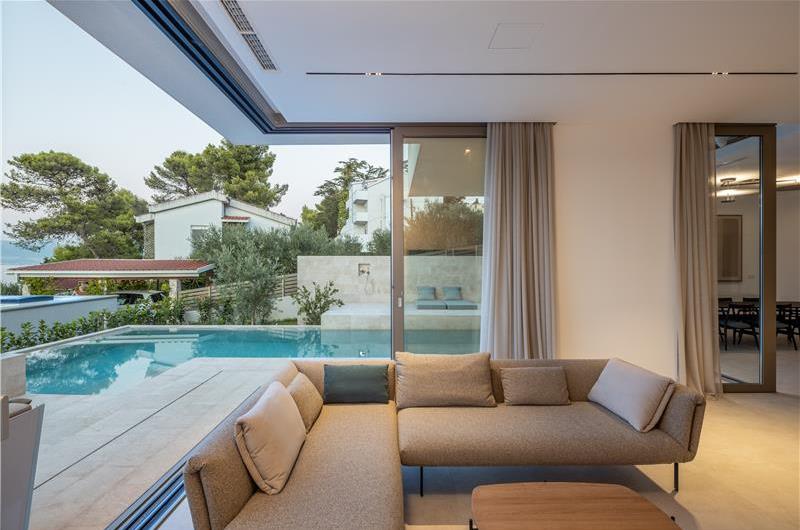 4-Bedroom Luxury Villa with Heated Pool, Ciovo near Trogir – Sleeps 8