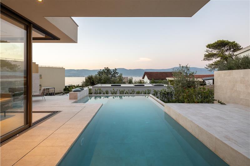 4-Bedroom Luxury Villa with Heated Pool, Ciovo near Trogir – Sleeps 8