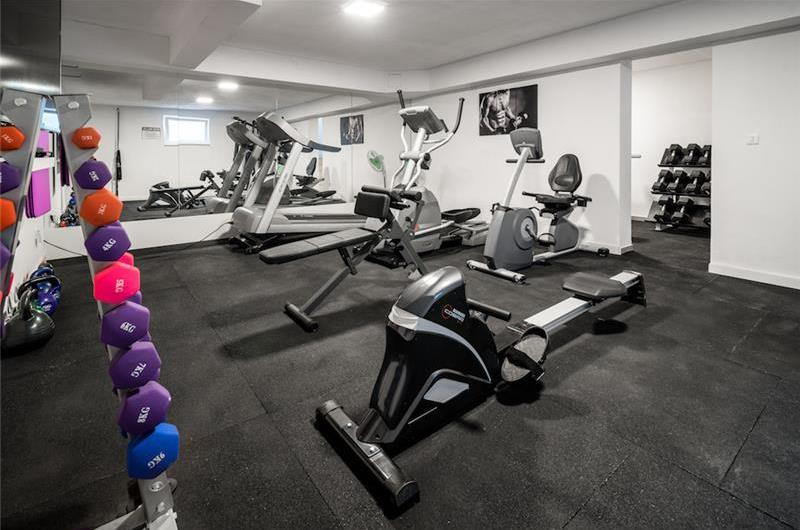 Beachfront Villa with Pool and Sea Views on Ciovo island near Trogir, Sleeps 8