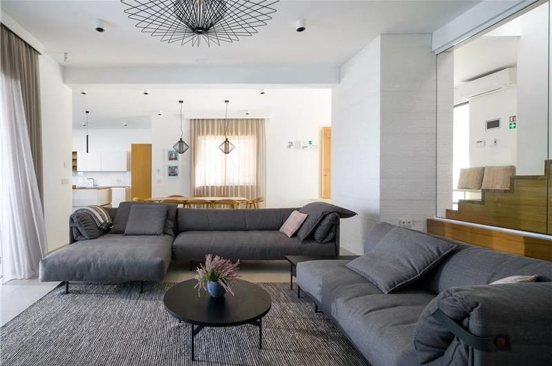 Beachfront Villa with Pool and Sea Views on Ciovo island near Trogir, Sleeps 8