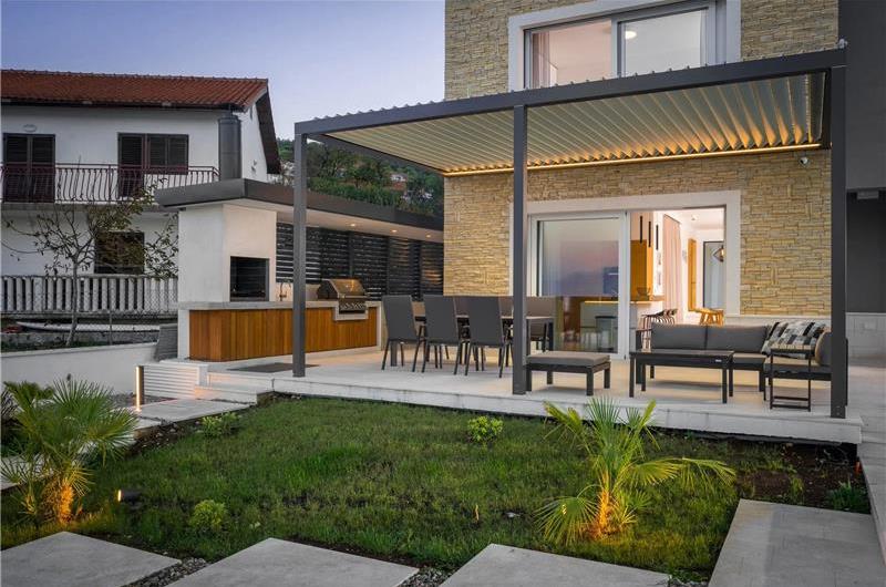 Beachfront Villa with Pool and Sea Views on Ciovo island near Trogir, Sleeps 8