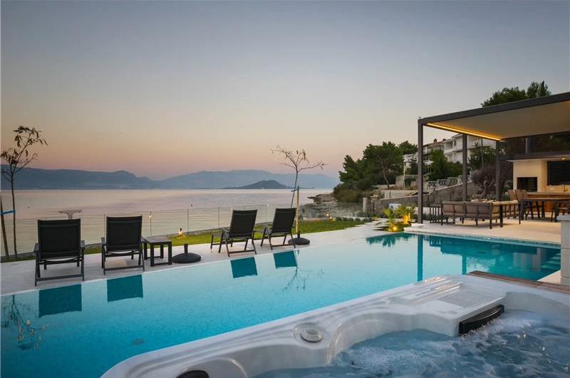 Beachfront Villa with Pool and Sea Views on Ciovo island near Trogir, Sleeps 8