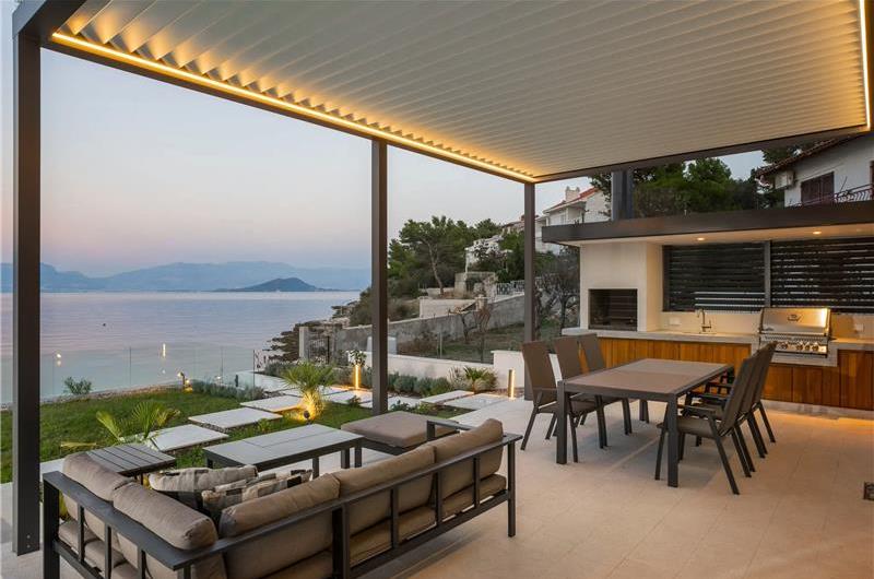 Beachfront Villa with Pool and Sea Views on Ciovo island near Trogir, Sleeps 8