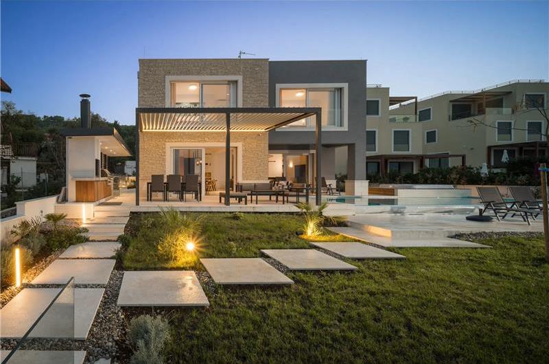 Beachfront Villa with Pool and Sea Views on Ciovo island near Trogir, Sleeps 8