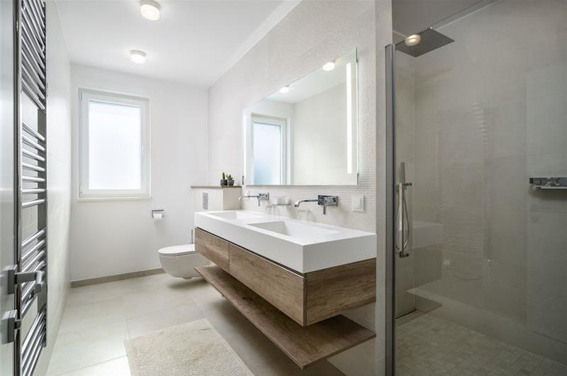 Beachfront Villa with Pool and Sea Views on Ciovo island near Trogir, Sleeps 8