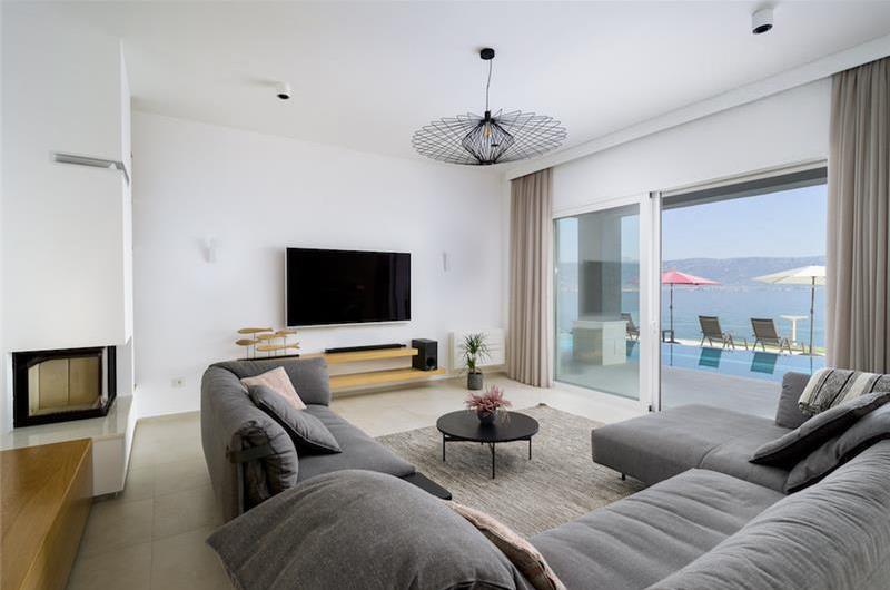 Beachfront Villa with Pool and Sea Views on Ciovo island near Trogir, Sleeps 8