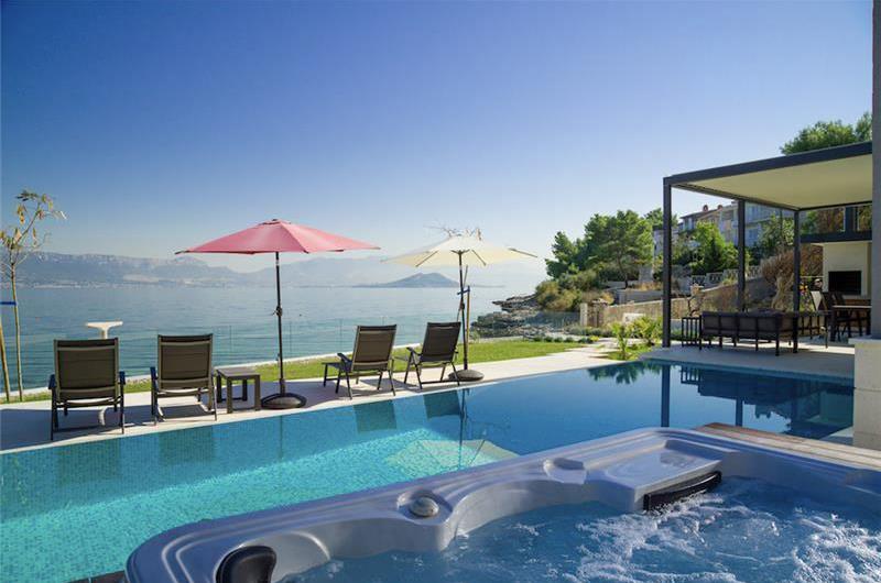 Beachfront Villa with Pool and Sea Views on Ciovo island near Trogir, Sleeps 8