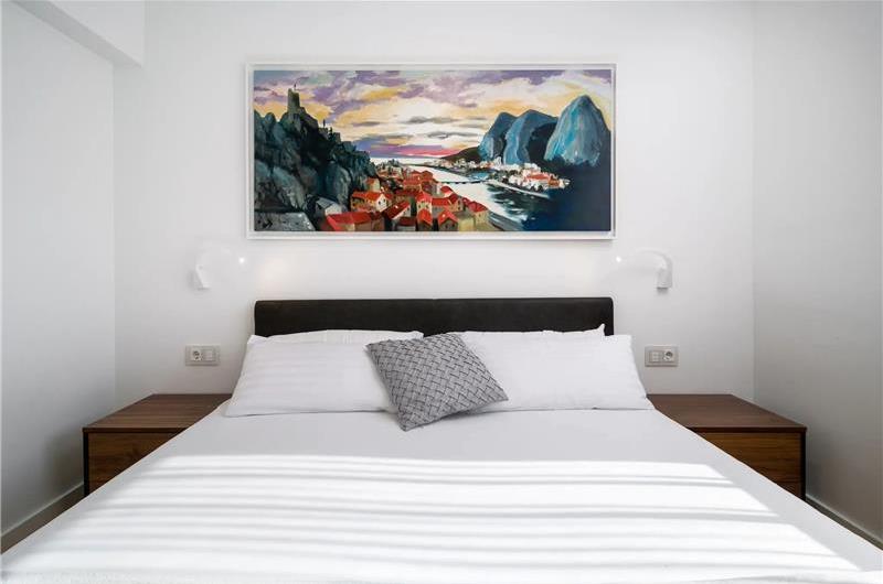 Beachfront Villa with Pool and Sea Views on Ciovo island near Trogir, Sleeps 8