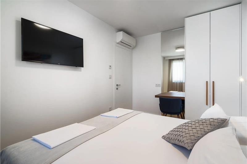 Beachfront Villa with Pool and Sea Views on Ciovo island near Trogir, Sleeps 8