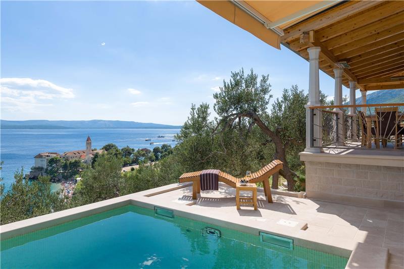 Sea-view villa in Bol, photograph 3