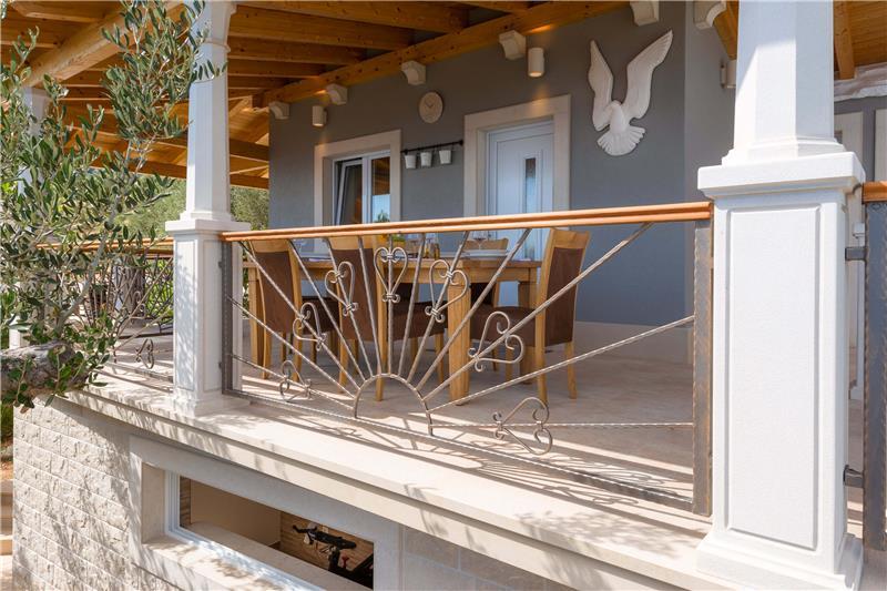 Sea-view villa in Bol, photograph 14