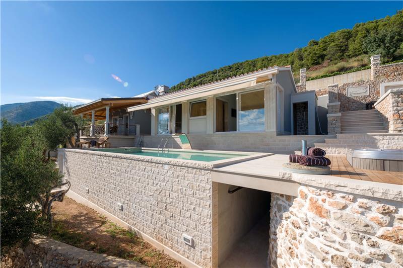 Sea-view villa in Bol, photograph 24