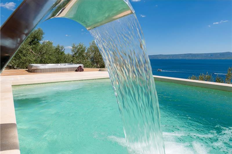 2 bedroom villa with pool and sea views in Bol, Brač Island, sleeps 4