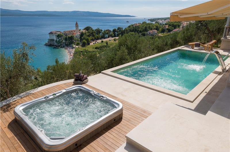 2 bedroom villa with pool and sea views in Bol, Brač Island, sleeps 4