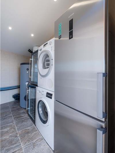 2 bedroom villa with pool and sea views in Bol, Brač Island, sleeps 4