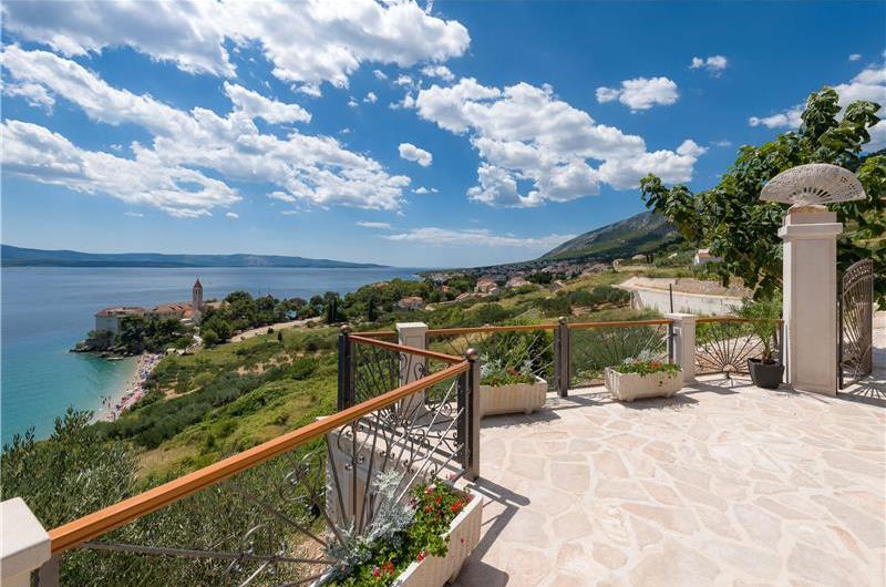 2 bedroom villa with pool and sea views in Bol, Brač Island, sleeps 4