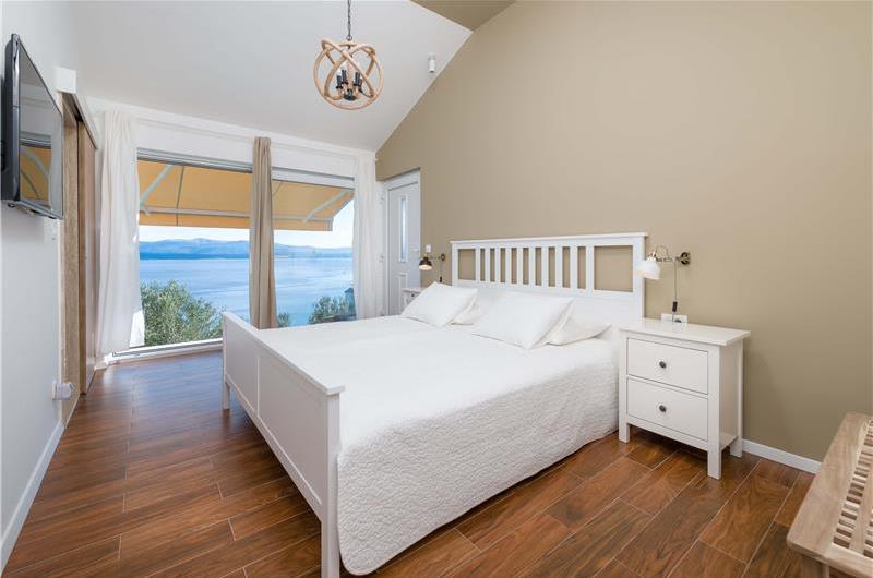 2 bedroom villa with pool and sea views in Bol, Brač Island, sleeps 4